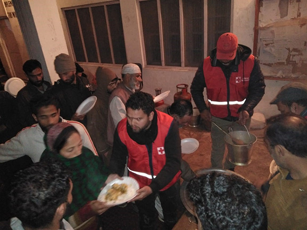 The volunteers brought relief to people camping in shelter homes bus stands and schools by distributing food packets, blankets and other essential commodities.
